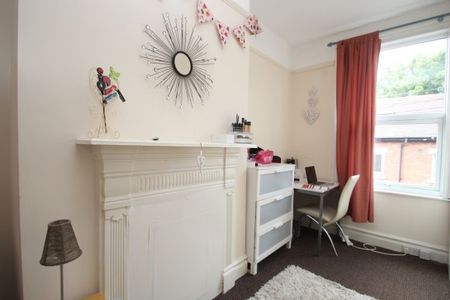 6 Bed - Winston Gardens, Headingley, Leeds - Photo 3