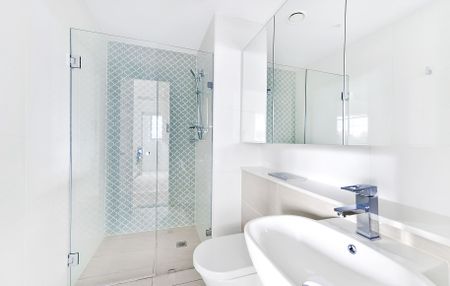 SPACIOUS & MODERN 2 BEDROOMS UNIT IN RYDE - Photo 4