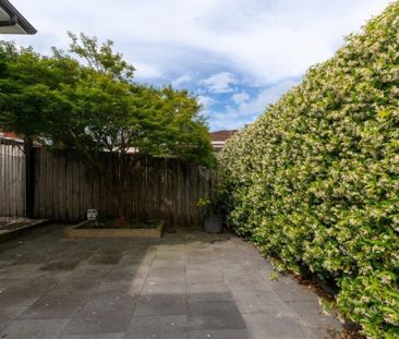 Family home in Hillpark - Photo 5