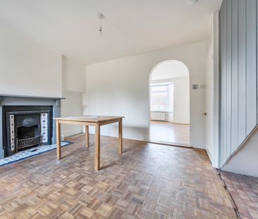 Salisbury Road, Marlborough, SN8 - Photo 1