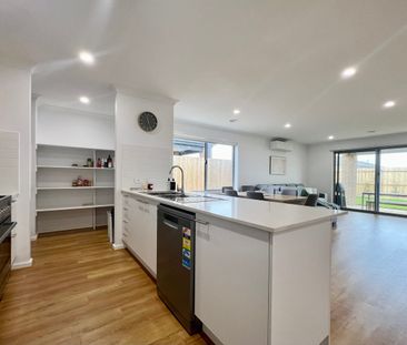 Spacious Coastal Family Living - Photo 6