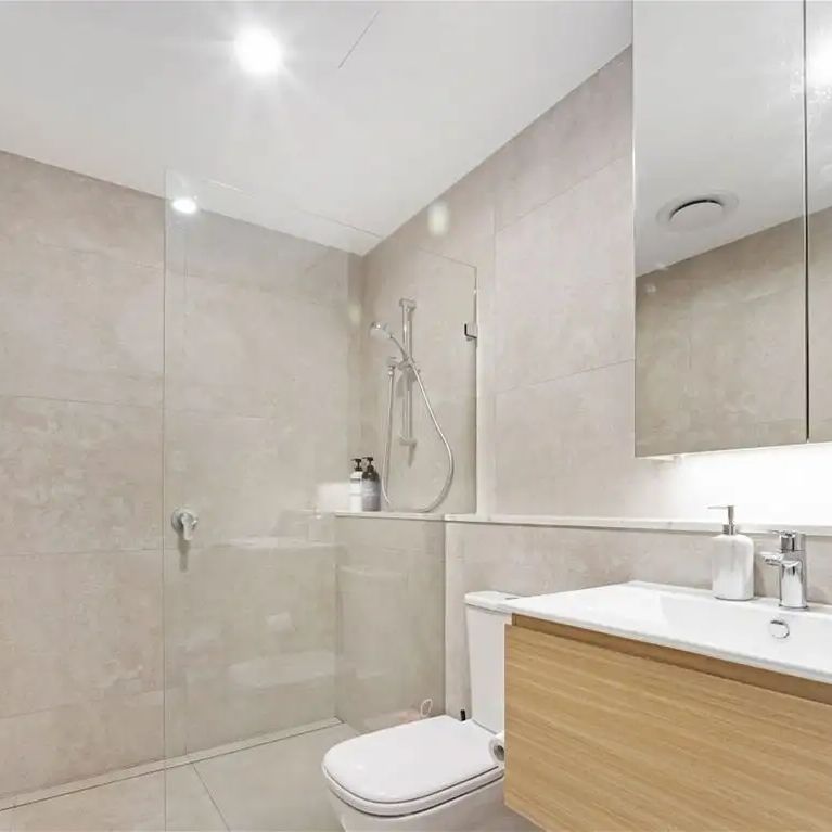 “Nearly-New Apartment for Rent” - Photo 1