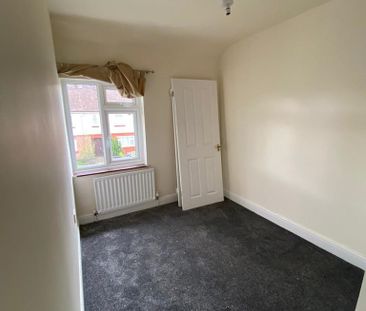3 bedroom end of terrace house to rent - Photo 2