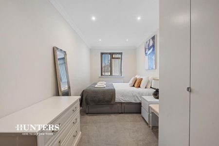4 bedroom flat to rent - Photo 2