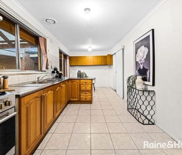 Charming 4 Bedroom Family Home in St Albans - Photo 4