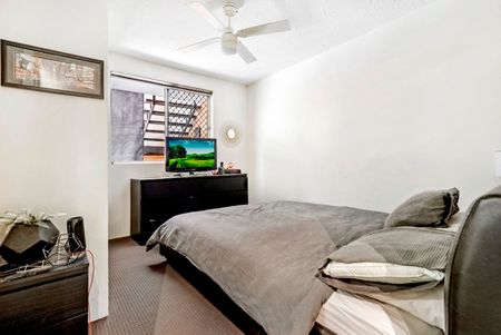 One Bedroom Apartment on Chevron Island - Photo 2