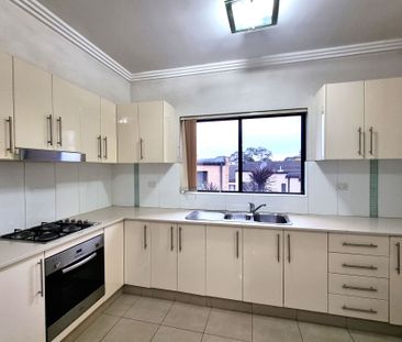 Three bedrooms Townhouse for Rent - Photo 6