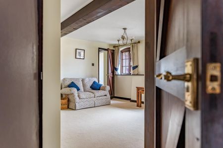 Studio to rent - Photo 2