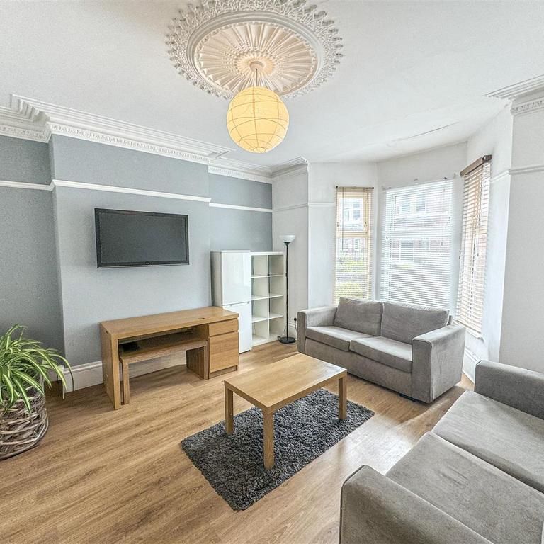 6 bedroom terraced house to rent - Photo 1