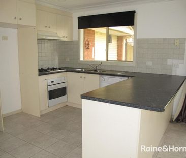 15 Santolin Drive, Hillside, VIC 3037 - Photo 2