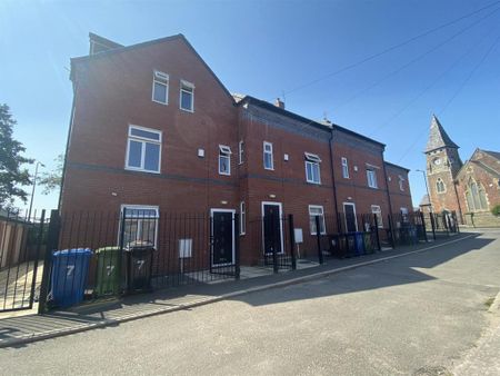 1 bedroom in a house share to rent - Photo 2