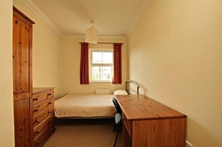 3 bedroom flat to rent - Photo 3