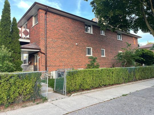 For Lease - 43 Chapman Avenue Unit# Main, Toronto, Ontario - Photo 1