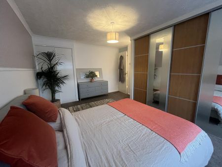 4 bedroom link detached house to rent - Photo 5