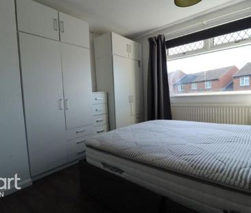 4 bedroom semi-detached house to rent - Photo 4