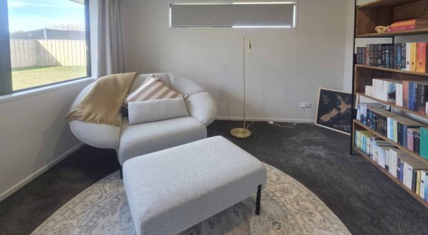 Four Bedroom Beauty! - Photo 1