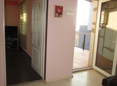 Apartament in casa, 72 mp, terasa, gradina 400mp, spatiu depozitare 120mp, zona strazii Doinei - Photo 3