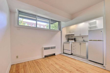 3010 Avenue Van Horne, Montréal, QC - Photo 2