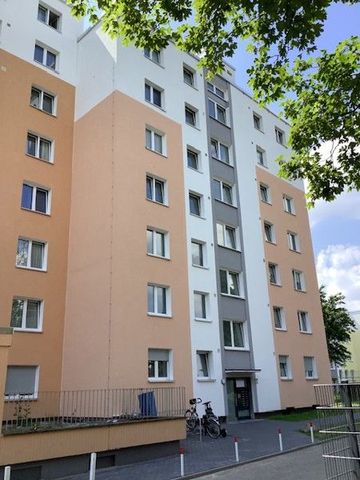 Geräumige und helle 3 Zimmer-Wohnung mit Balkon mit tollem Blick über Baumheide - Photo 2