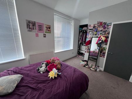 4 bedroom terraced house to rent - Photo 2