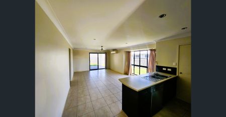 SPACIOUS 4 BEDROOM HOME! - Photo 2