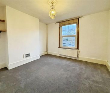 3 bedroom end of terrace house to rent - Photo 6