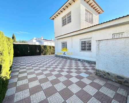 4 BEDROOM VILLA - CIUDAD QUESADA - Photo 4