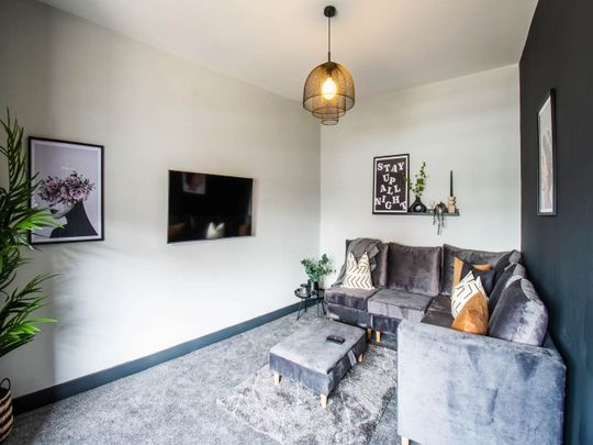 Highfield Avenue (Room 1), Wortley, Leeds - Photo 1