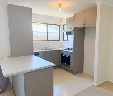 Stylish and Spacious Villa - Photo 6