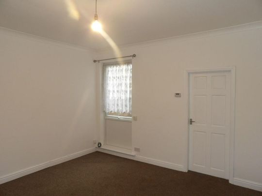 1 bedroom ground floor flat to rent - Photo 1