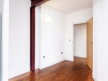 2 bed flat to rent in Seamoor Road, Westbourne, BH4 - Photo 2