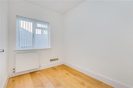 3 bedroom house in Chiswick - Photo 4