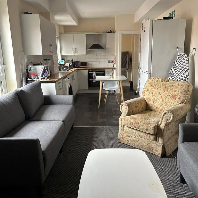 1 bedroom in a house share to rent - Photo 1