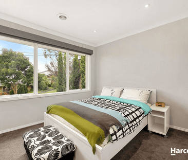 Stunning Townhouse in Prize Position - Photo 3