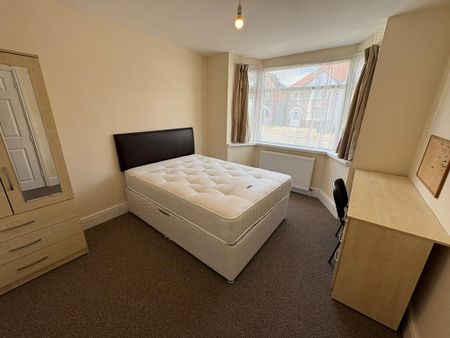 5 Bed Student Accommodation - Photo 4
