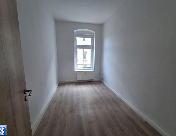 Neu renovierte 4-Zimmer-Wohnung mit Balkon am Stadtrand von Plauen! - Photo 1