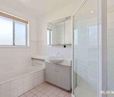 Family Home in a Quiet Scullin Cul-de-Sac - Photo 4