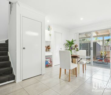 MODERN TOWNHOUSE - Photo 2