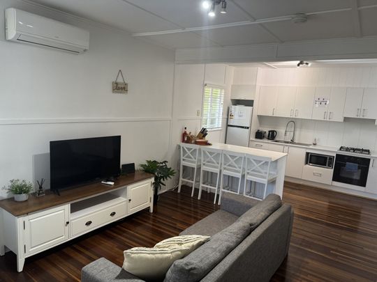 Modern 2 Bedroom Apartment in Prime Location - Photo 1