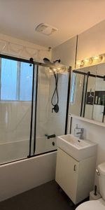 1er JUILLET, Vrai Vieux-Longueuil, MAGNIFIQUE 3½ RÉNOVÉ 2e étage, inclus 4 électros - Photo 4