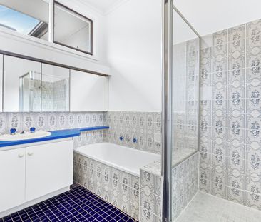 SPACIOUS FAMILY HOME IN PRIME BRIGHTON LOCATION. - Photo 6