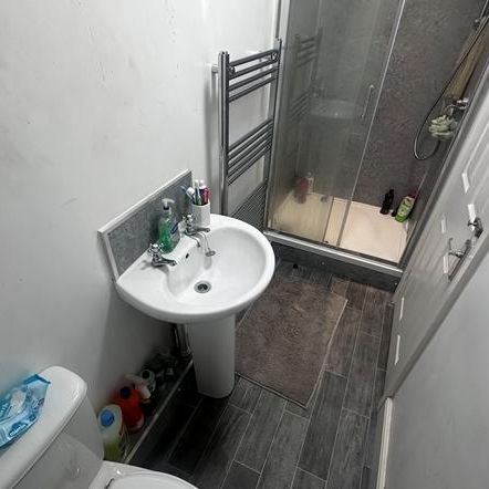 5 bedroom flat to rent - Photo 1