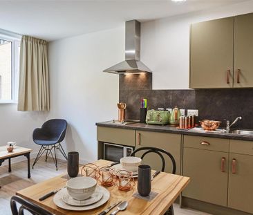 1 bedroom in a flat share to rent - Photo 4