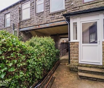 West Gardens, Bacup - Photo 2