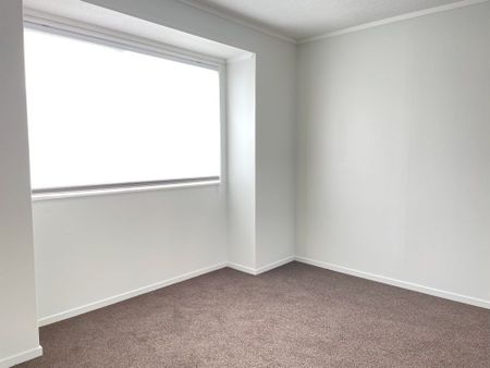 2 Bedroom in sunny Stokes Valley entrance - Photo 2