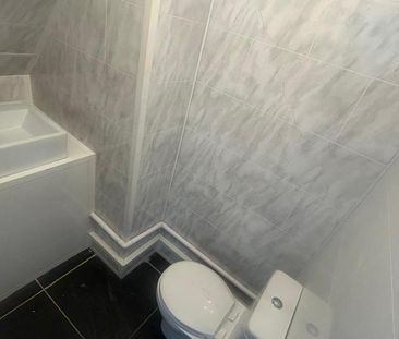 4 bedroom semi-detached house to rent - Photo 5