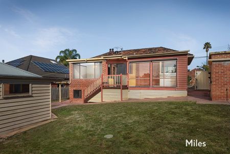 10 Cantala Avenue, Rosanna - Photo 2