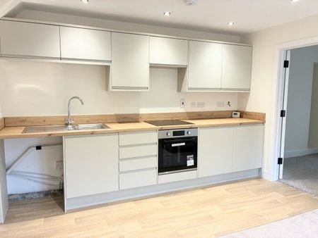 Spinney Road, Irthlingborough, NN9 - Photo 2