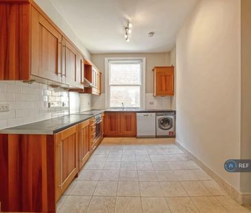 2 bedroom maisonette to rent - Photo 2