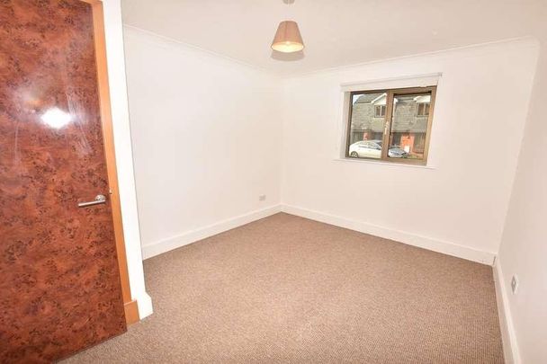 Braeside, Binfield, Bracknell, RG12 - Photo 1